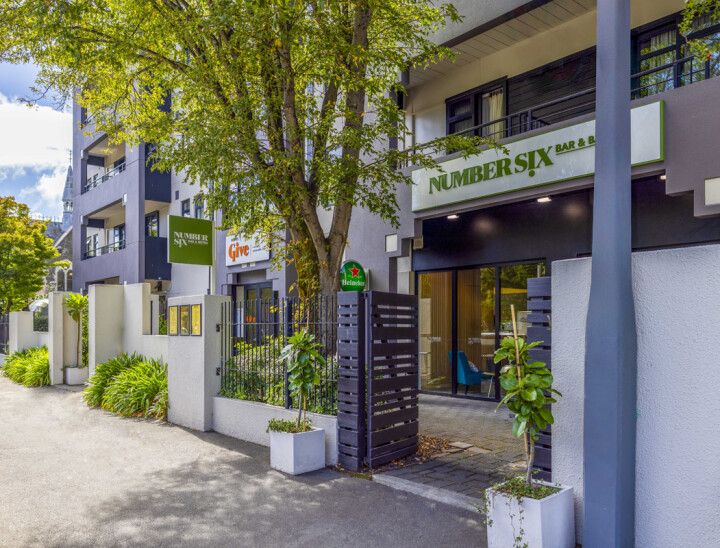 Hotel Give Number Six Restaurant Bar 16