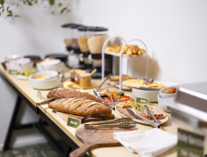 Hotel Give Number Six Restaurant Bar 1