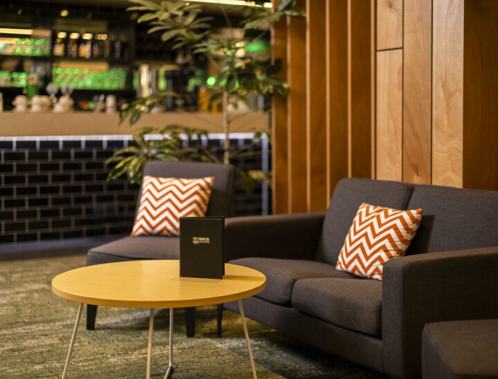 Hotel Give Number Six Restaurant Bar 4